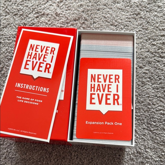 Card Game - Red - Picture 7 of 9